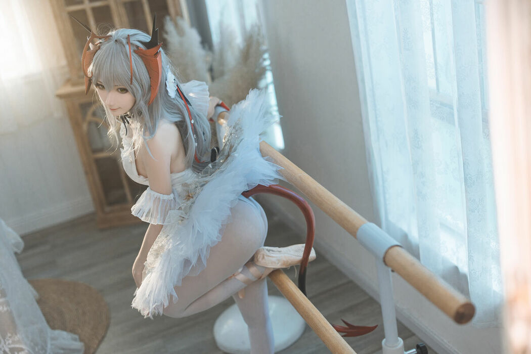 Coser@是三不是世w – 明日方舟 W 芭蕾 (28P)