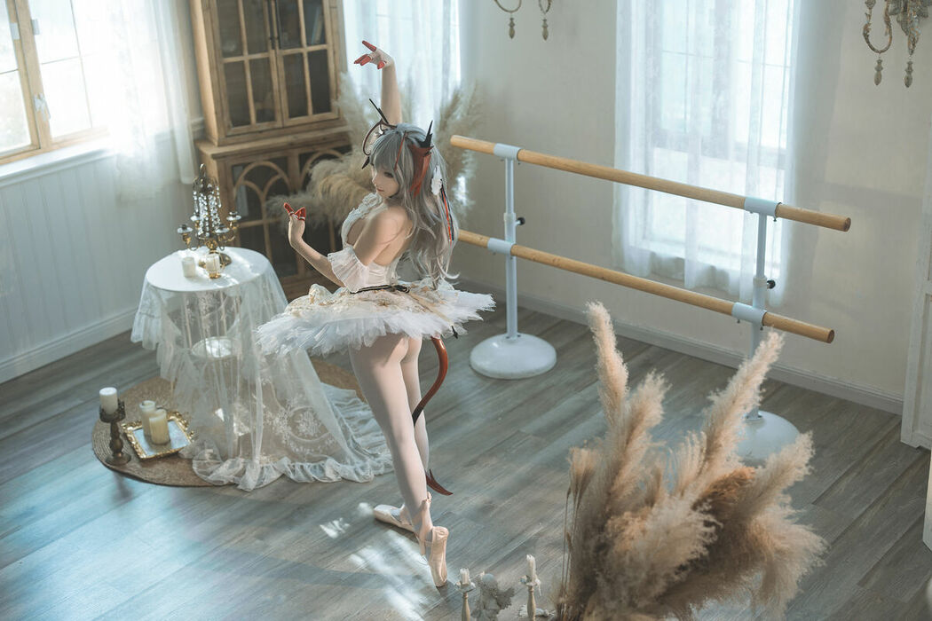 Coser@是三不是世w – 明日方舟 W 芭蕾 (28P)