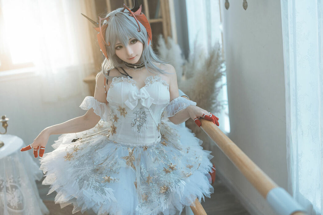 Coser@是三不是世w – 明日方舟 W 芭蕾 (28P)