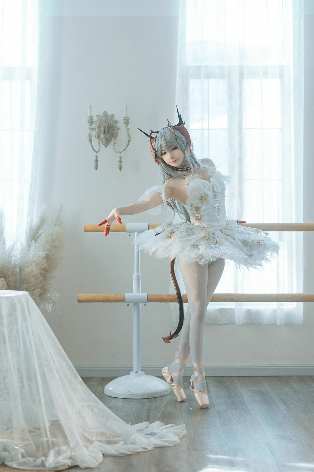 Coser@是三不是世w – 明日方舟 W 芭蕾 (28P)