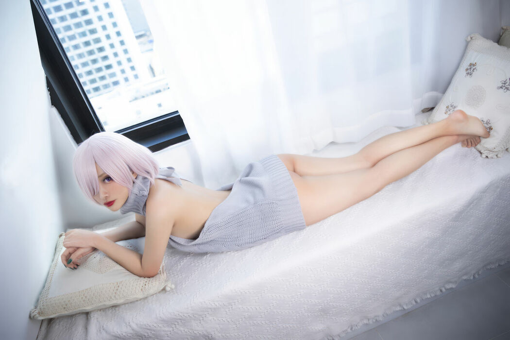 Coser@洛璃LoLiSAMA – 玛修露背毛衣 (24P)