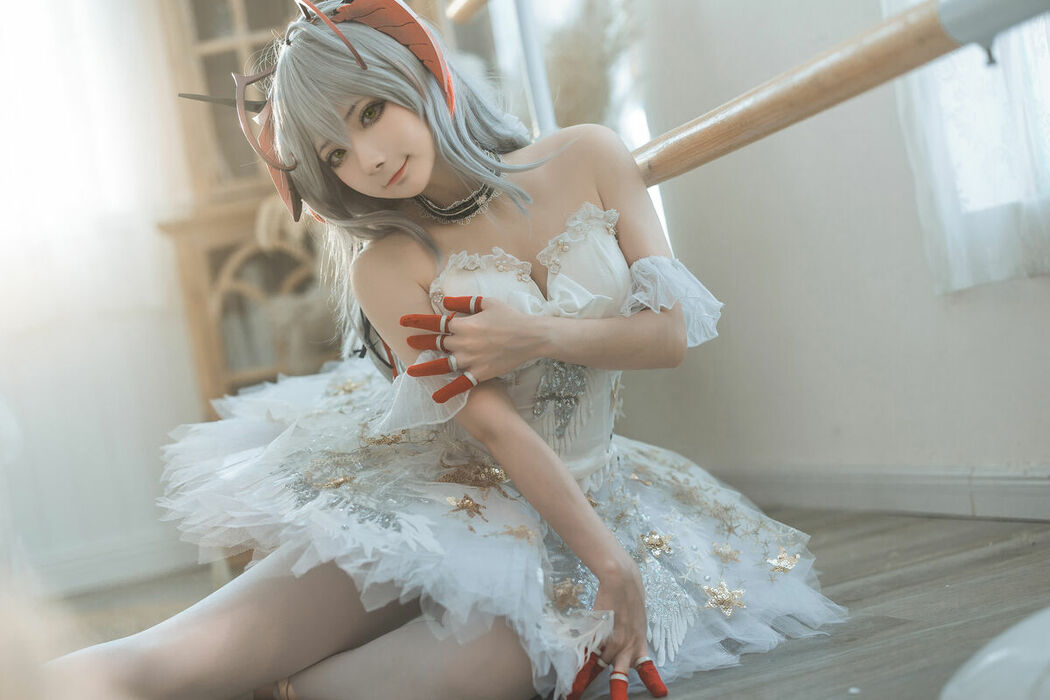 Coser@是三不是世w – 明日方舟 W 芭蕾 (28P)
