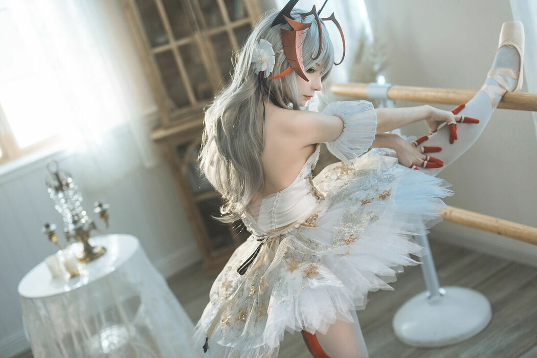 Coser@是三不是世w – 明日方舟 W 芭蕾 (28P)