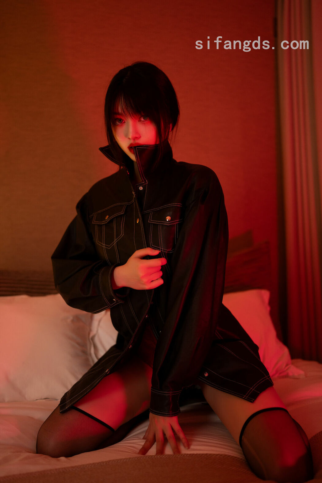 XR Uncensored Bai Lu Lulu 白露lulu – R18 秀人网模特 极品女神 红色束缚 Part01 (53P – 3V)