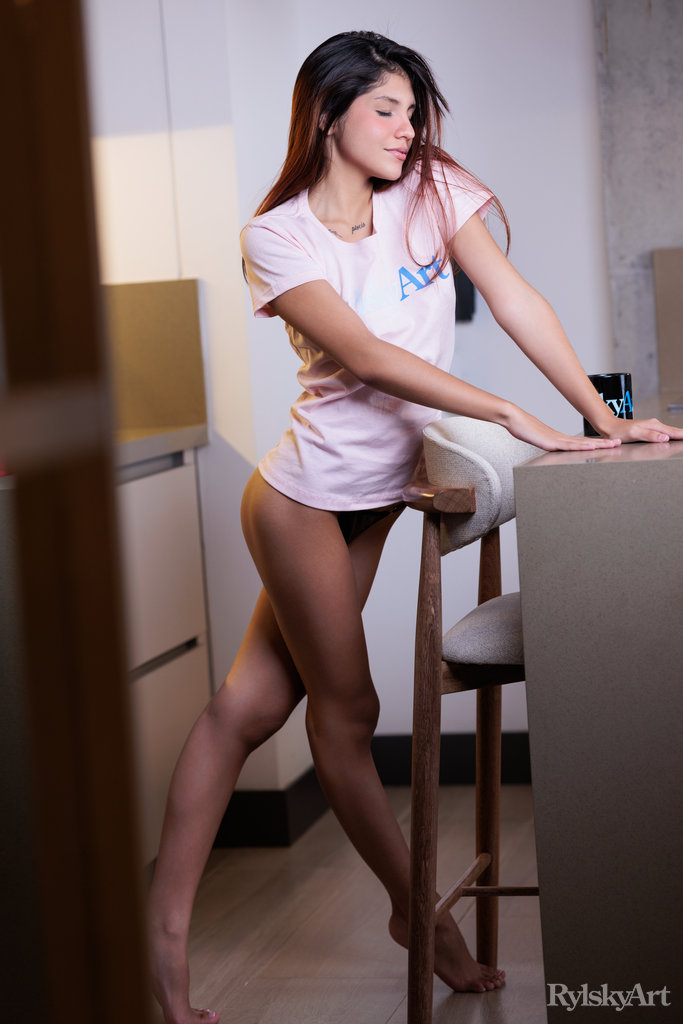 Baby Demont Gives To Show Her Pretty Pussy