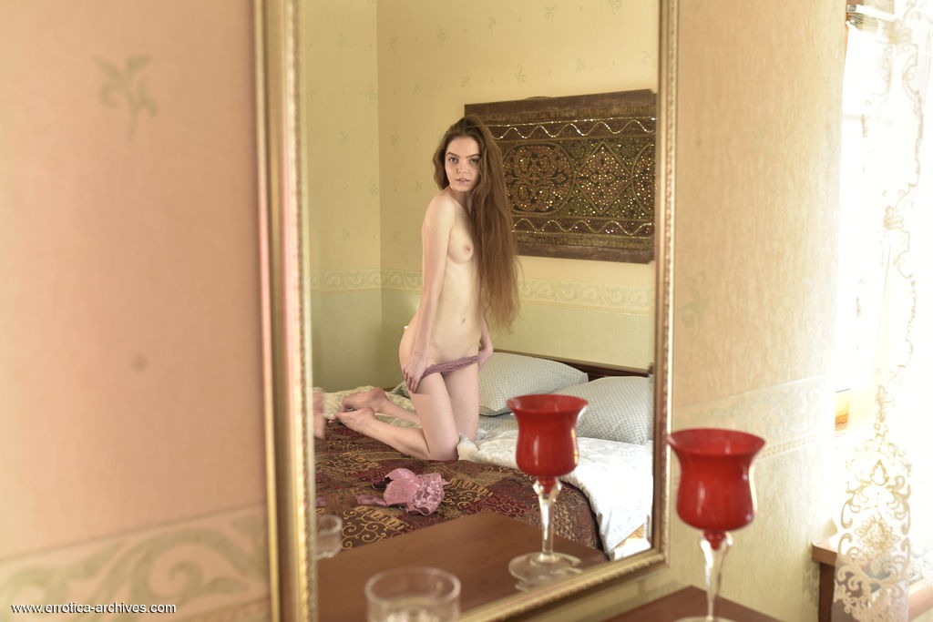 Lavanda Sexy Amateur Teen Strips Her Lingerie