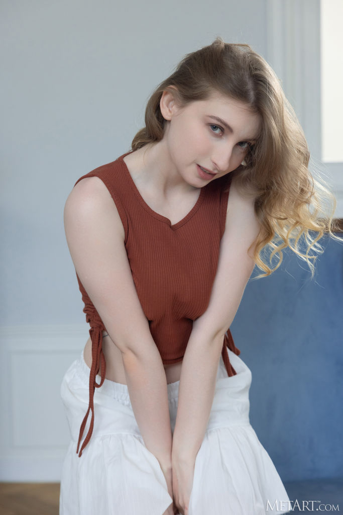 Minnie Lighter Spreads Her Long Legs In A Wide Split Cover Photo