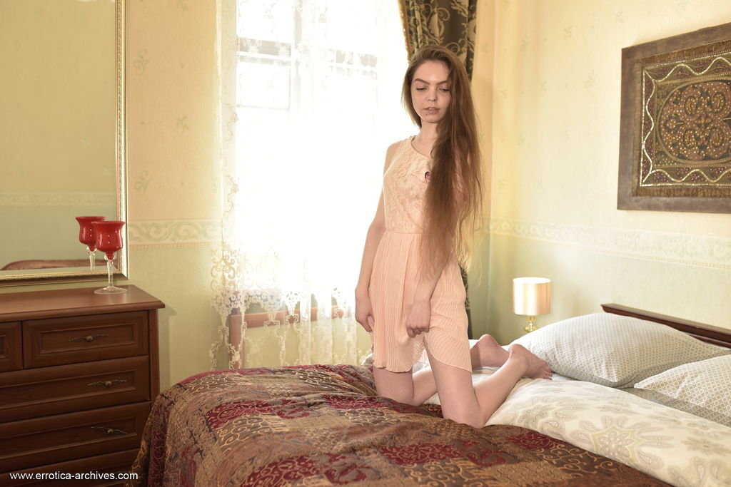 Lavanda Sexy Amateur Teen Strips Her Lingerie