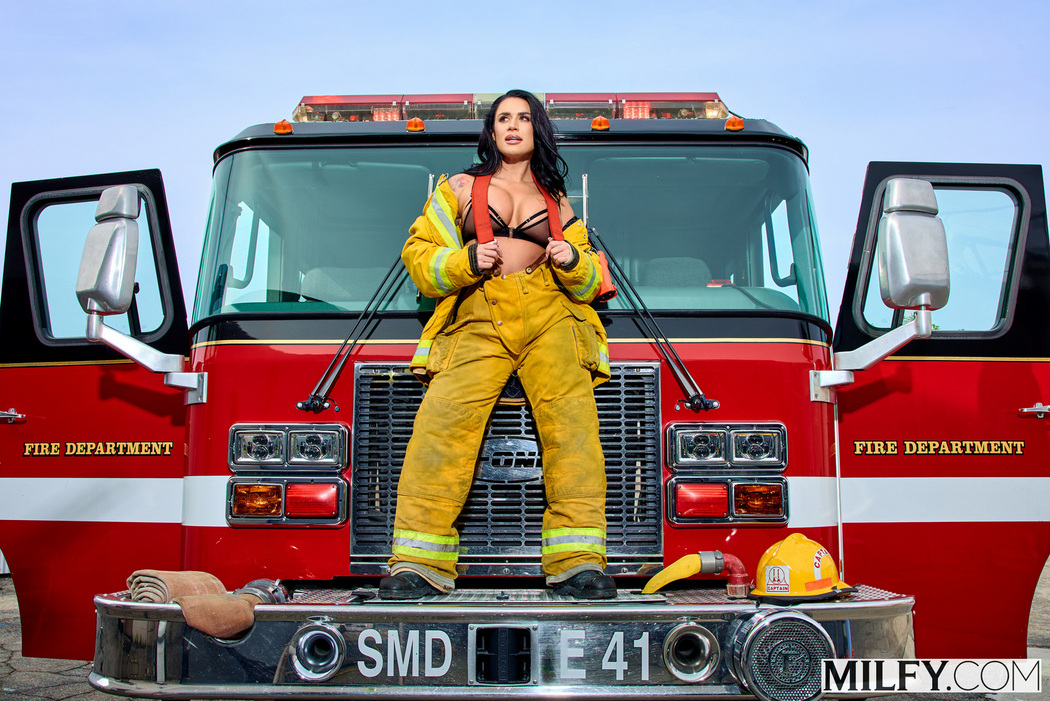 One Sexy MILF Eva Angelina Getting Fucked By Six Cocks