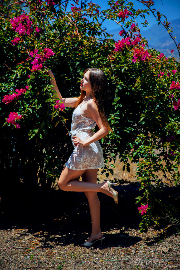 Una Exploring Her Sensual Cravings Cover Photo