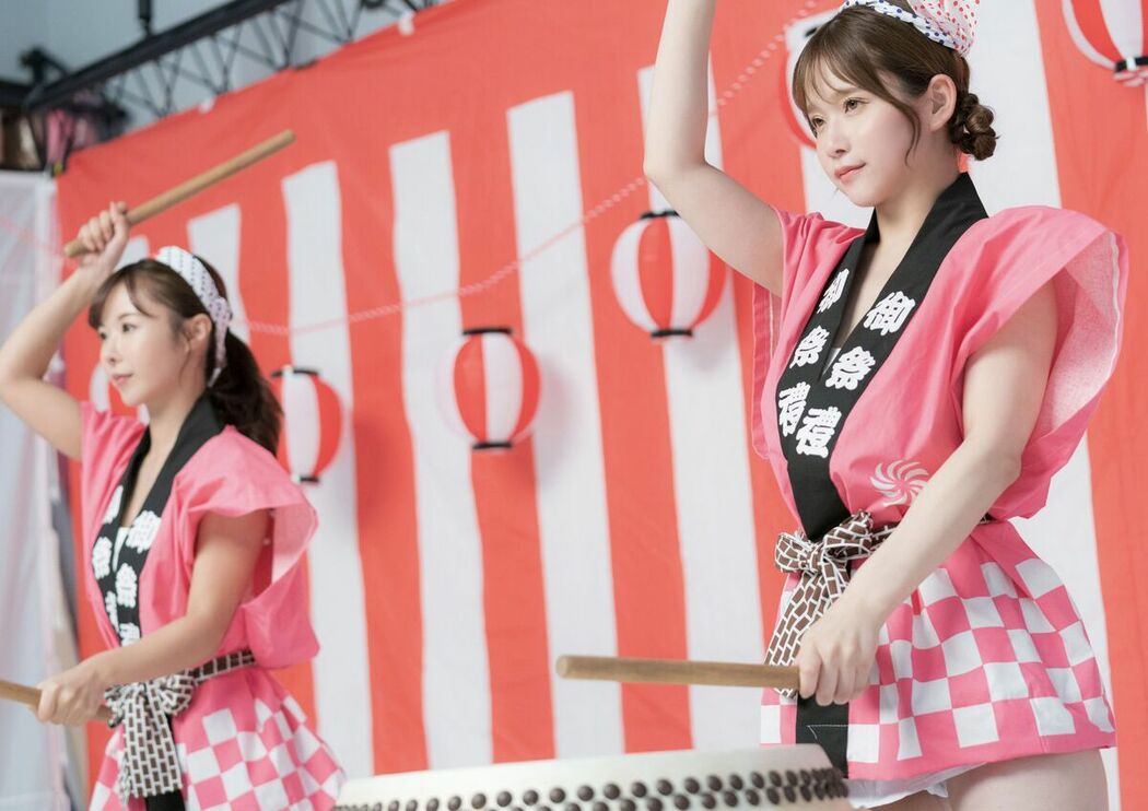 JP Rio Kuriyama 栗山莉緒 And Rena Momozono 桃園憐奈 – Post Digital Photo Naked Wild Drummer 全裸あばれ太鼓 (12P)