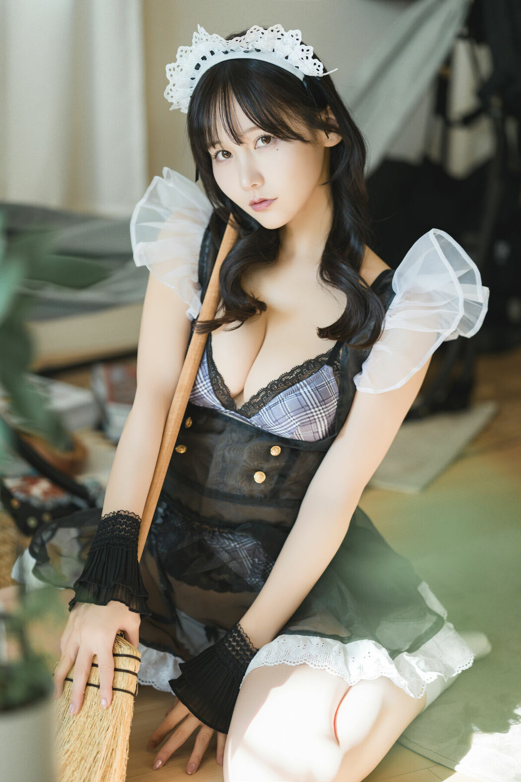 Coser@けん研 けんけん – DL写真集 推し型メイドロイドとしたいこと Part02 (68P)