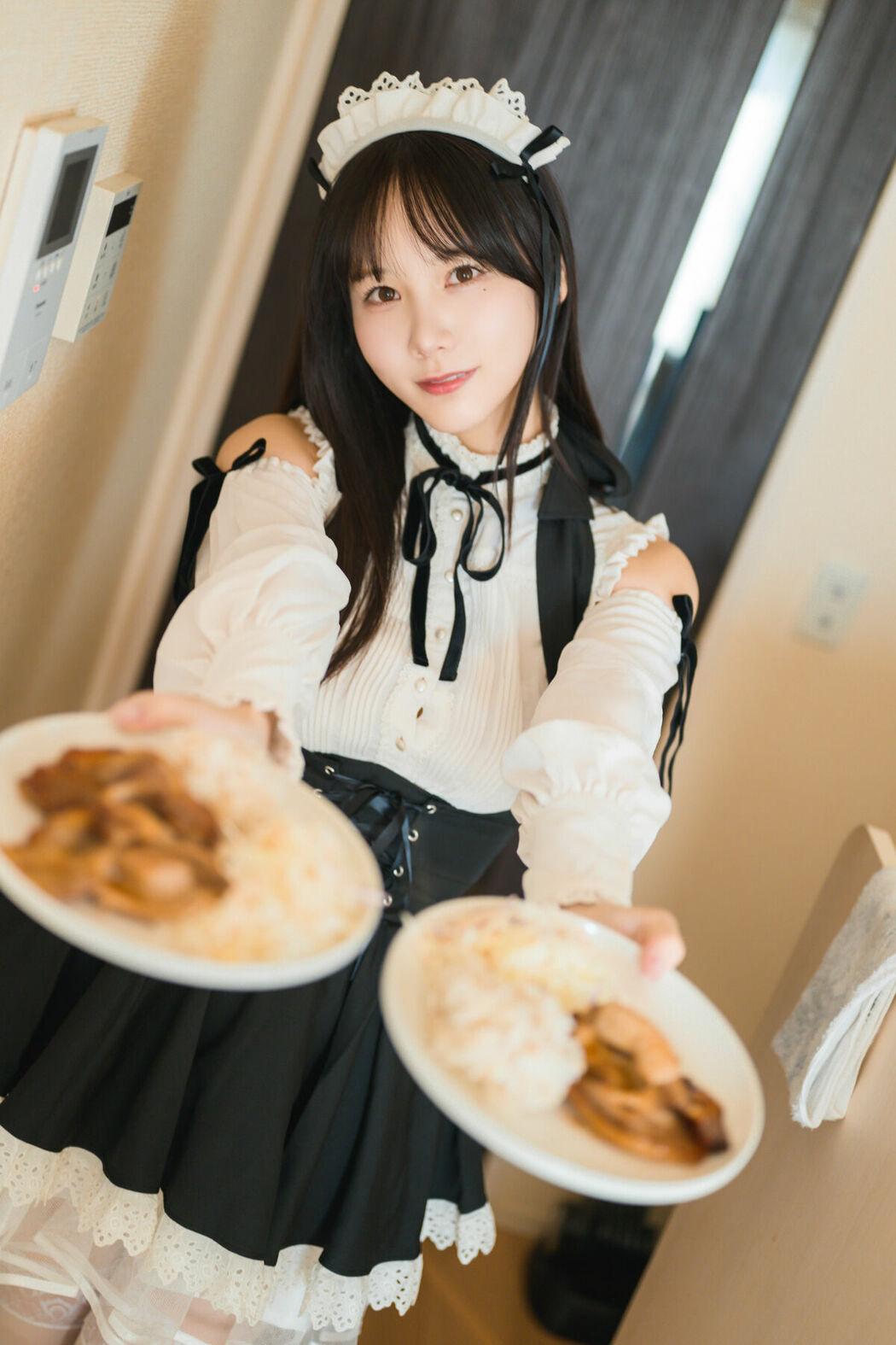 Coser@けん研 けんけん – DL写真集 推し型メイドロイドとしたいこと Part01 (68P)