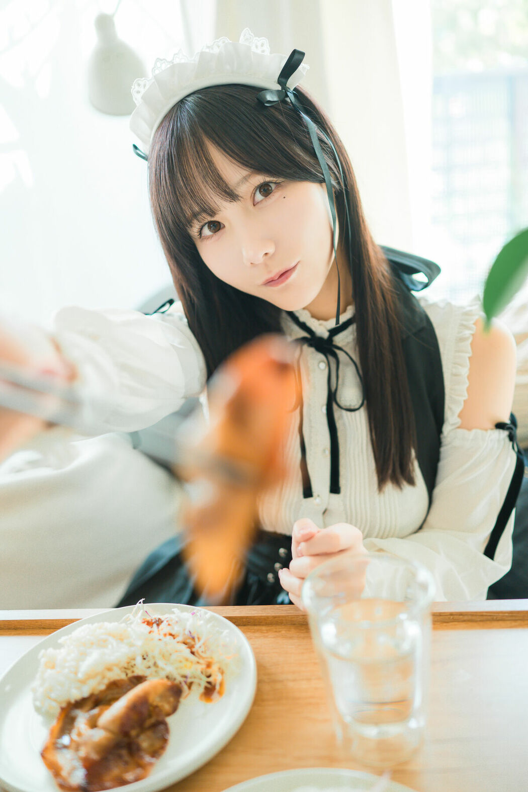 Coser@けん研 けんけん – DL写真集 推し型メイドロイドとしたいこと Part01 (68P)