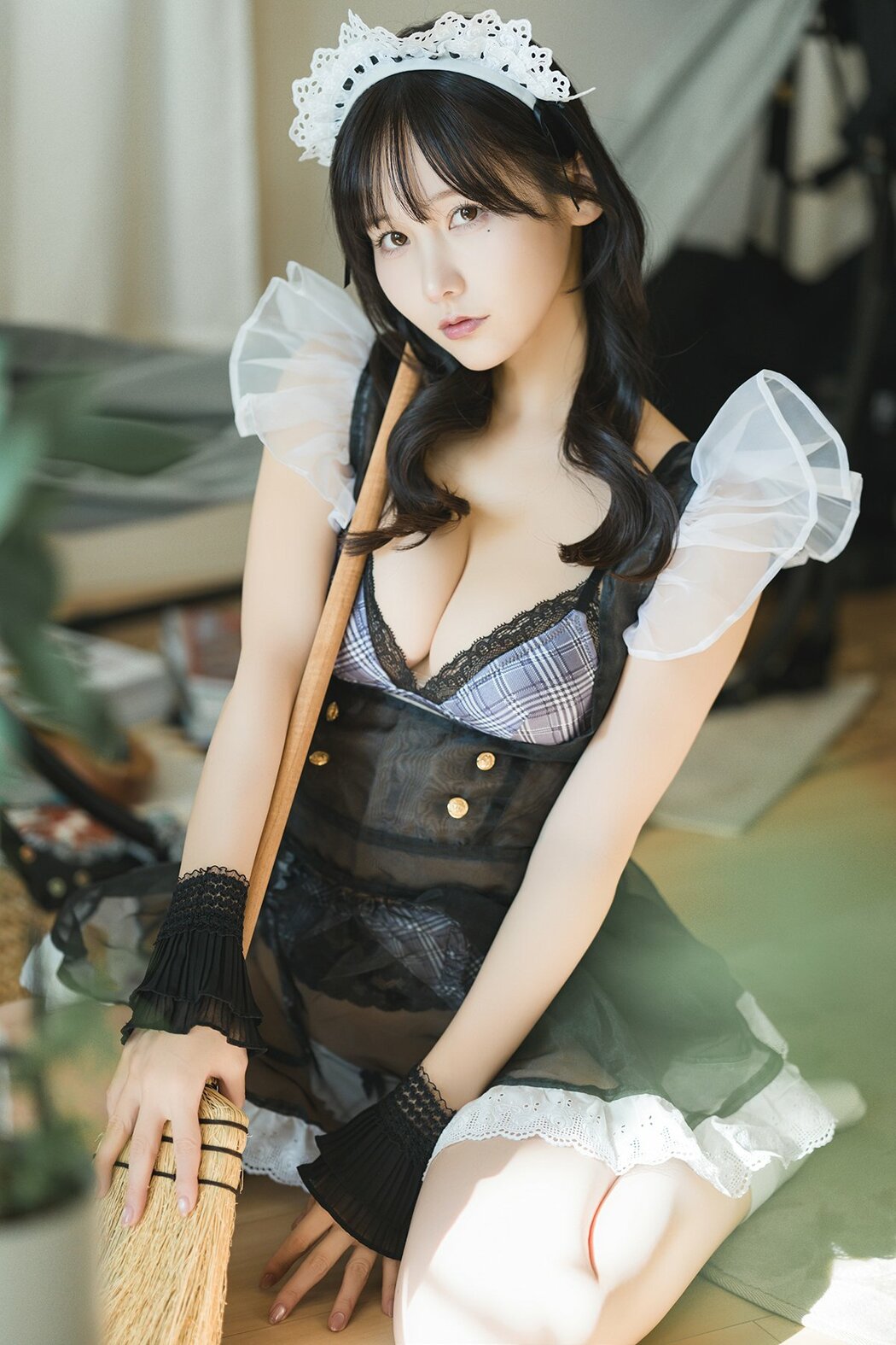 Coser@けん研 けんけん – DL写真集 推し型メイドロイドとしたいこと Part02 (68P) Cover Photo