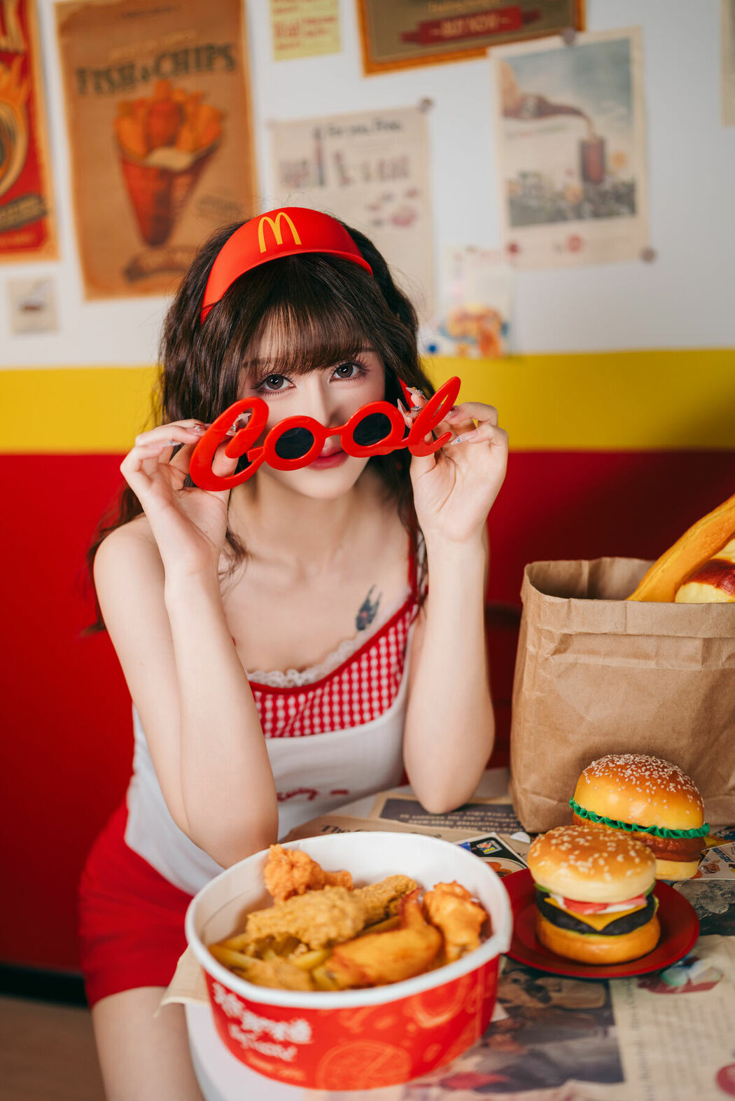 Coser@鹿八岁 – 麦门打工日记 (18P)