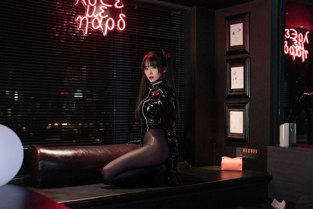 Coser@轩萧学姐 – 黑丝通讯官 (61P)