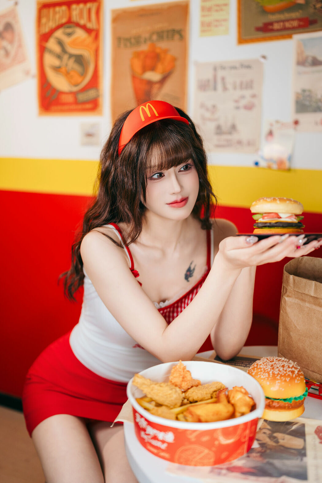 Coser@鹿八岁 – 麦门打工日记 (18P)