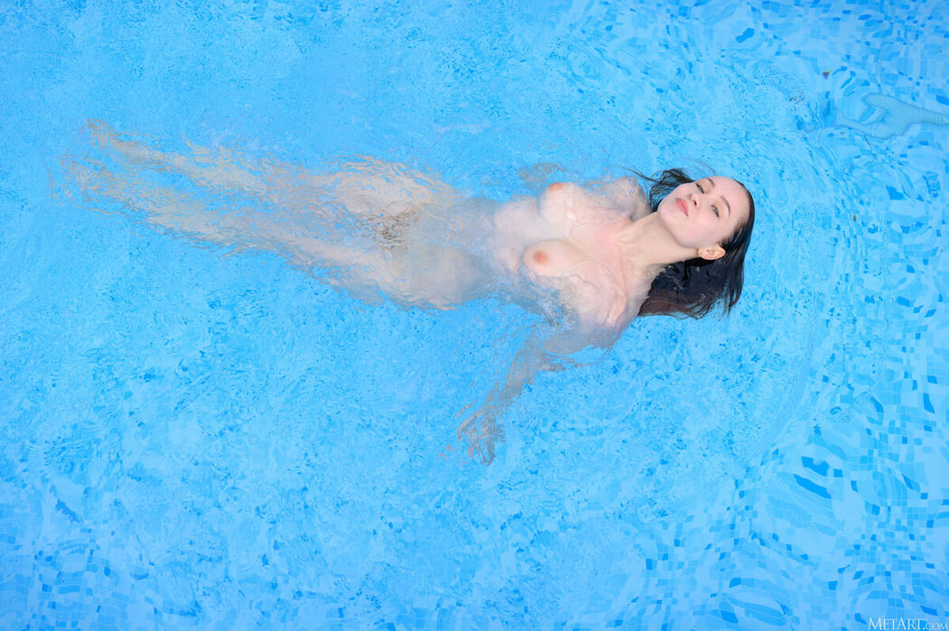 MetArt Scarlet Telles – Striped Swimsuit Part01 (60P)