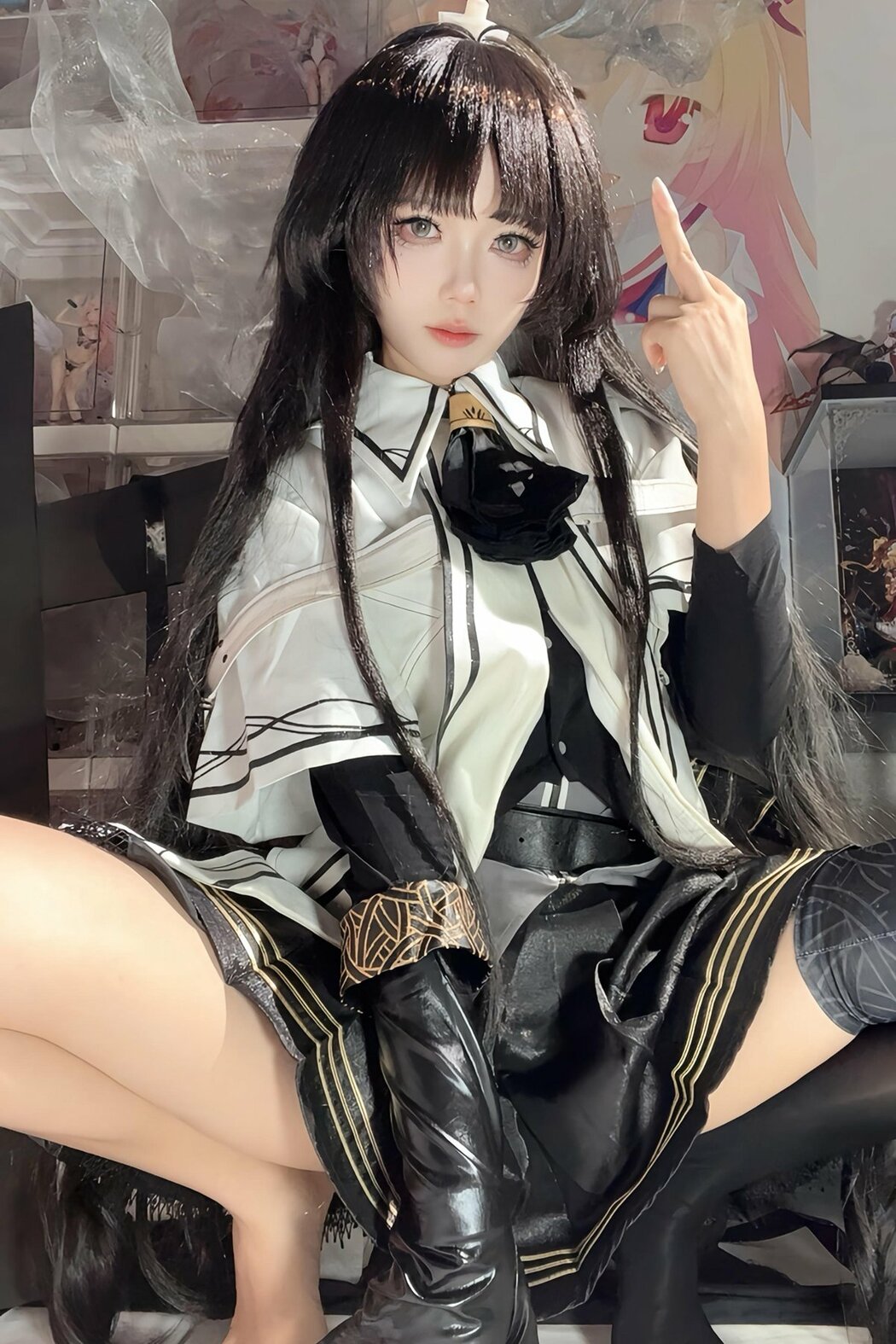 Coser@白栎Shirly – 明日方舟 阿尔图罗 Part01 (66P – 28V) Cover Photo