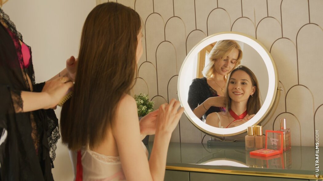 UltraFilms Kamy aka Leona Mia and Kelly Collins – Starlight