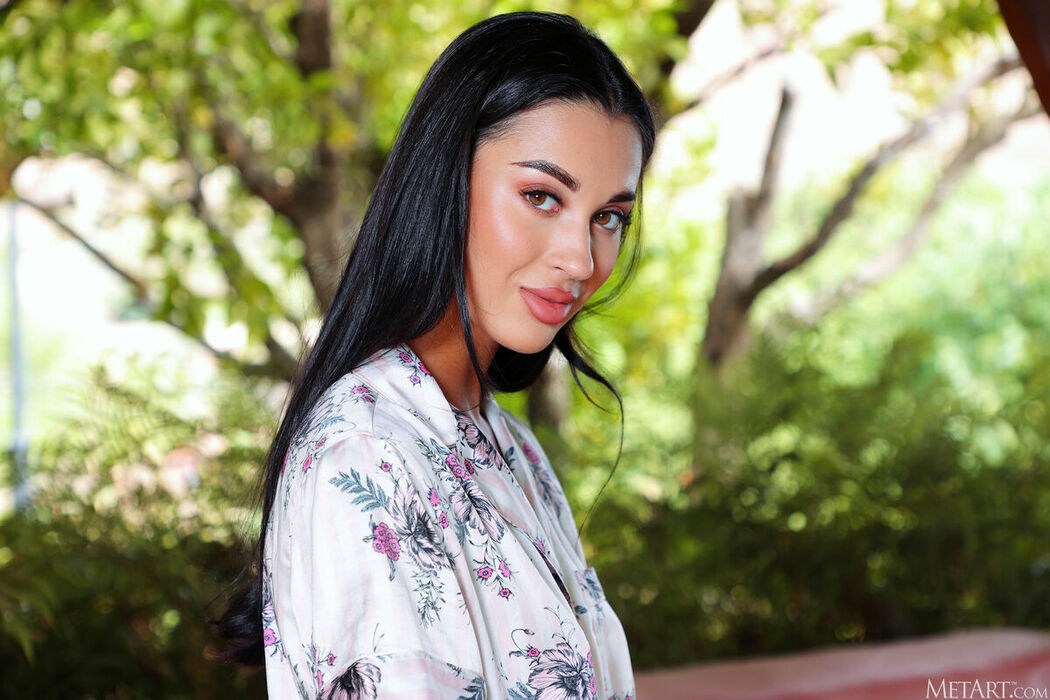 MetArt Victoria Mur – Pergola Picnic Part01 (63P)