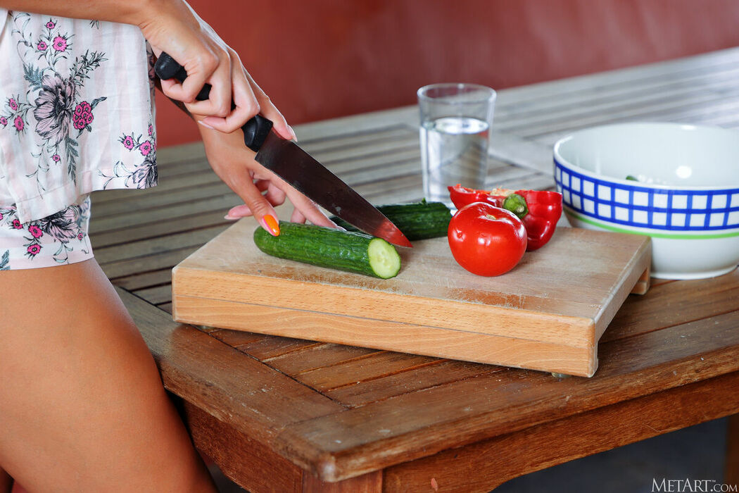 MetArt Victoria Mur – Pergola Picnic Part01 (63P)