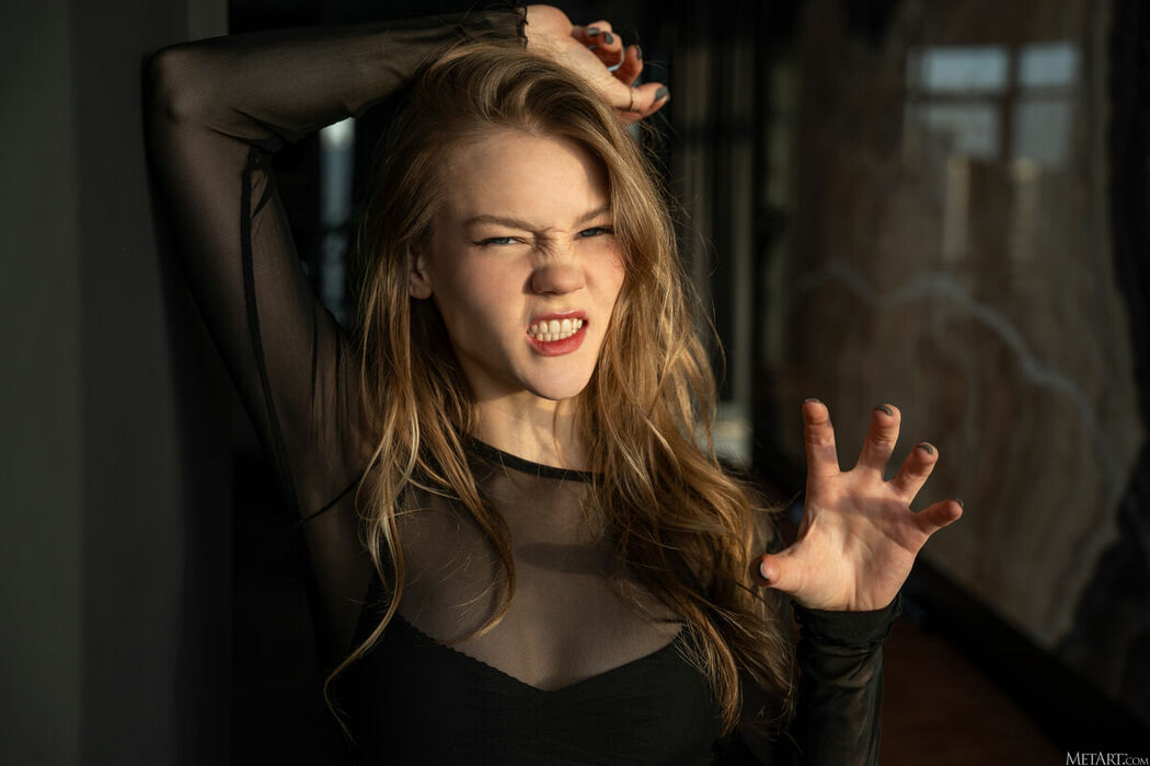 MetArt Valeria Mint – Noir Contour Part01 (61P)