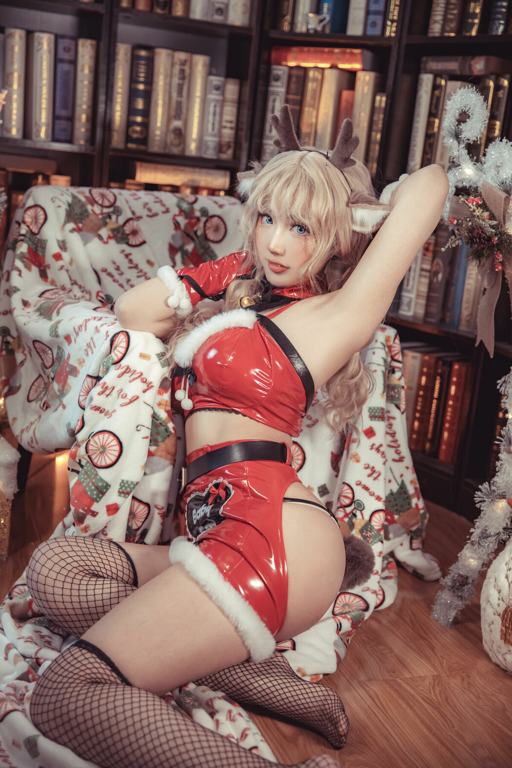 Coser@刺青Poi And 冬马路纱 – 驯鹿与狼 (41P)