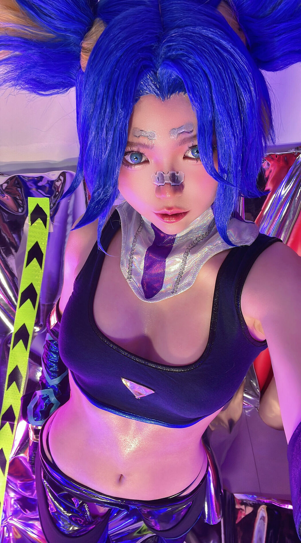 Coser@ZinieQ – Valorant Neon (41P – 2V)