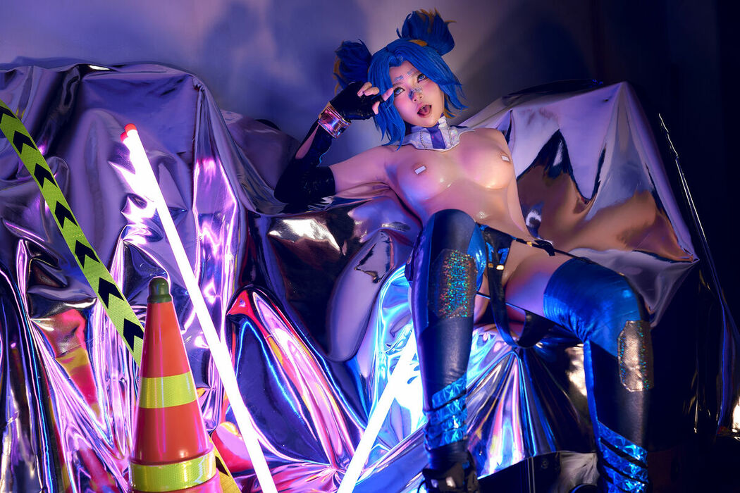 Coser@ZinieQ – Valorant Neon (41P – 2V)