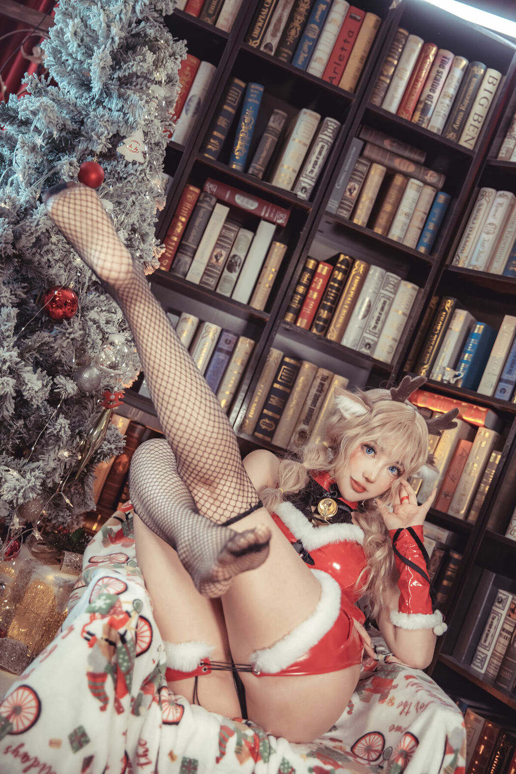 Coser@刺青Poi And 冬马路纱 – 驯鹿与狼 (41P)