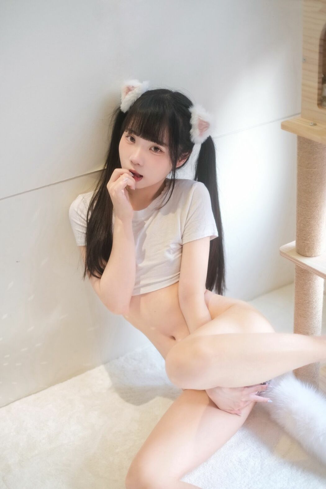 Coser@可可小白兔 – 小貓娘想被主人疼愛 (70P – 1V)