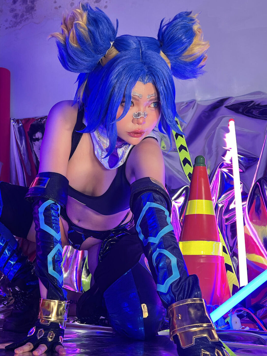 Coser@ZinieQ – Valorant Neon (41P – 2V)