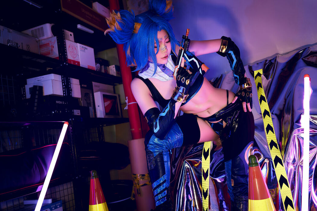 Coser@ZinieQ – Valorant Neon (41P – 2V)