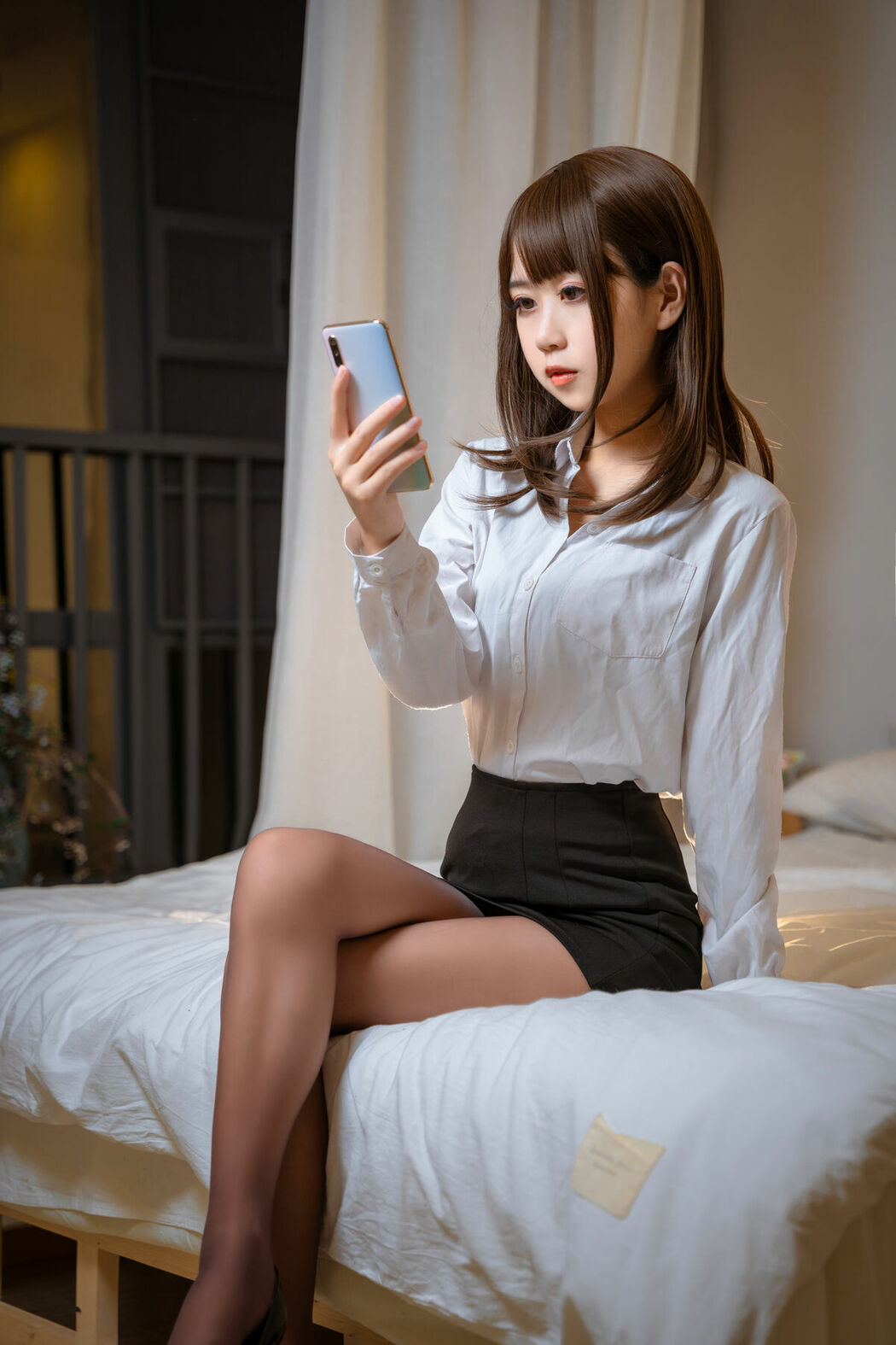 Coser@萌芽儿o0 – 开裆丝袜OL (27P)