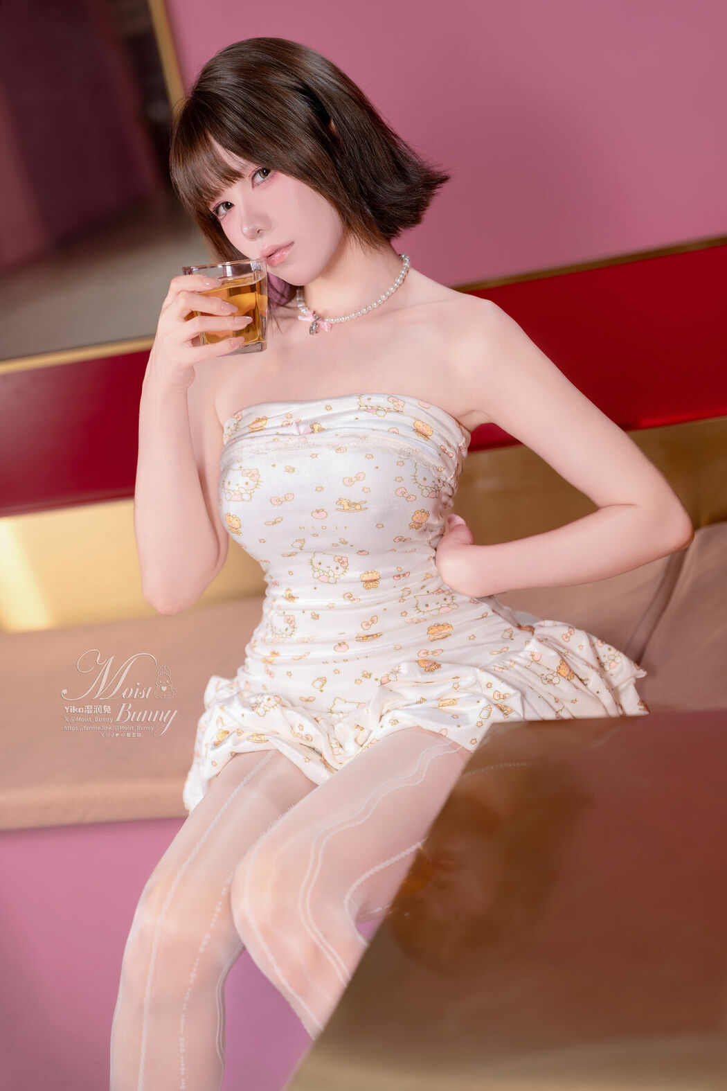 Coser@黏黏团子兔 – 11月作品 公主小妹 Part01 (49P – 1V)