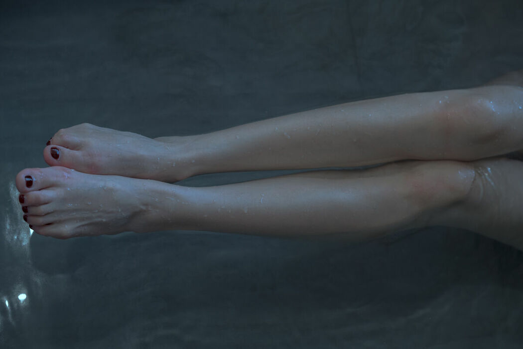 Coser@鹿八岁 – 浴缸比基尼 (41P – 1V)