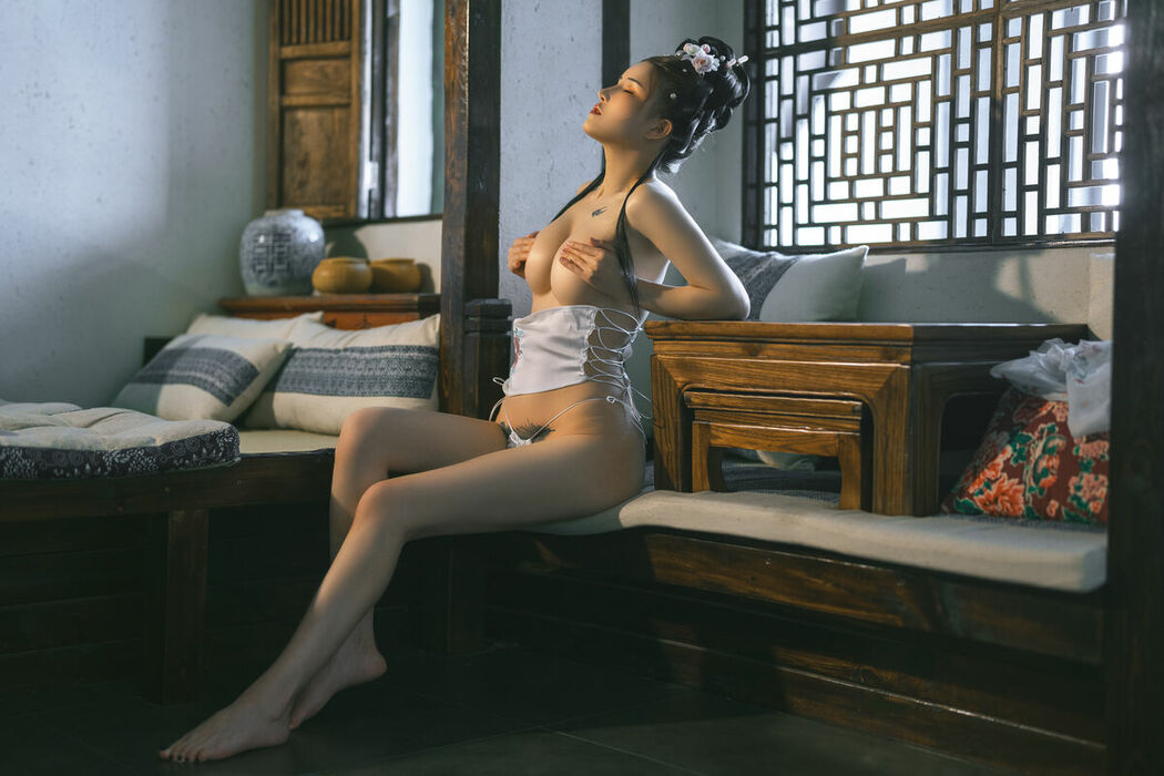 Coser@鹿八岁 – 花想容 (61P)