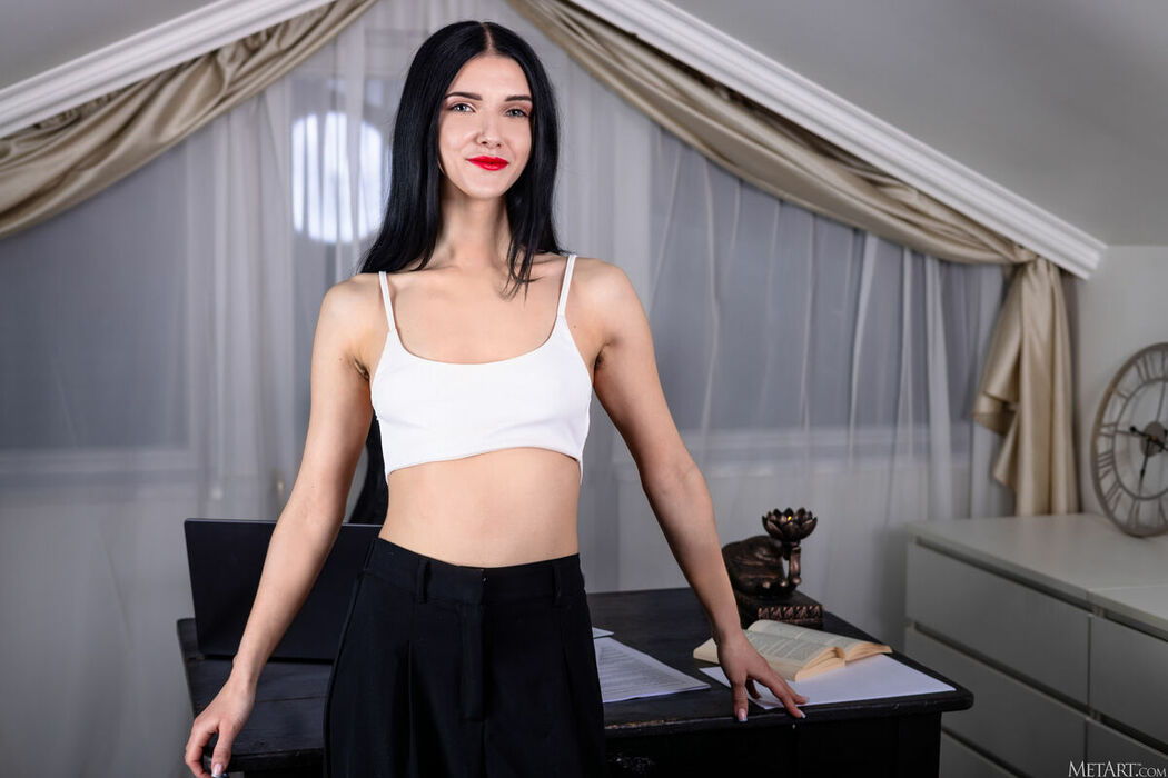 MetArt Posy – Red Lips Part01 (60P)