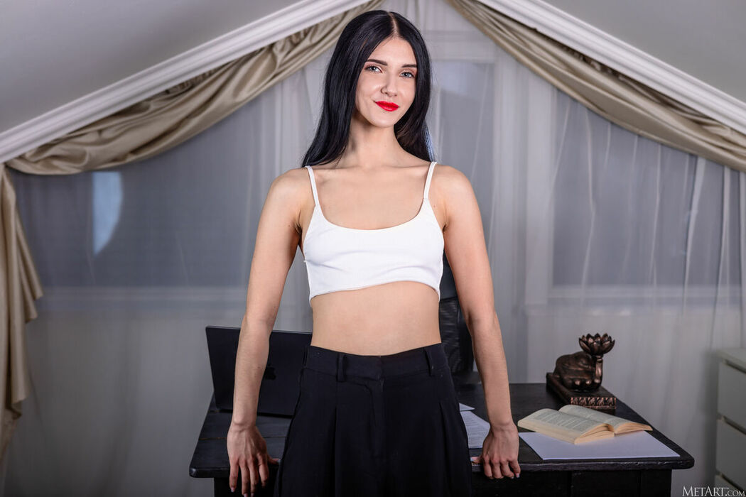 MetArt Posy – Red Lips Part01 (60P)