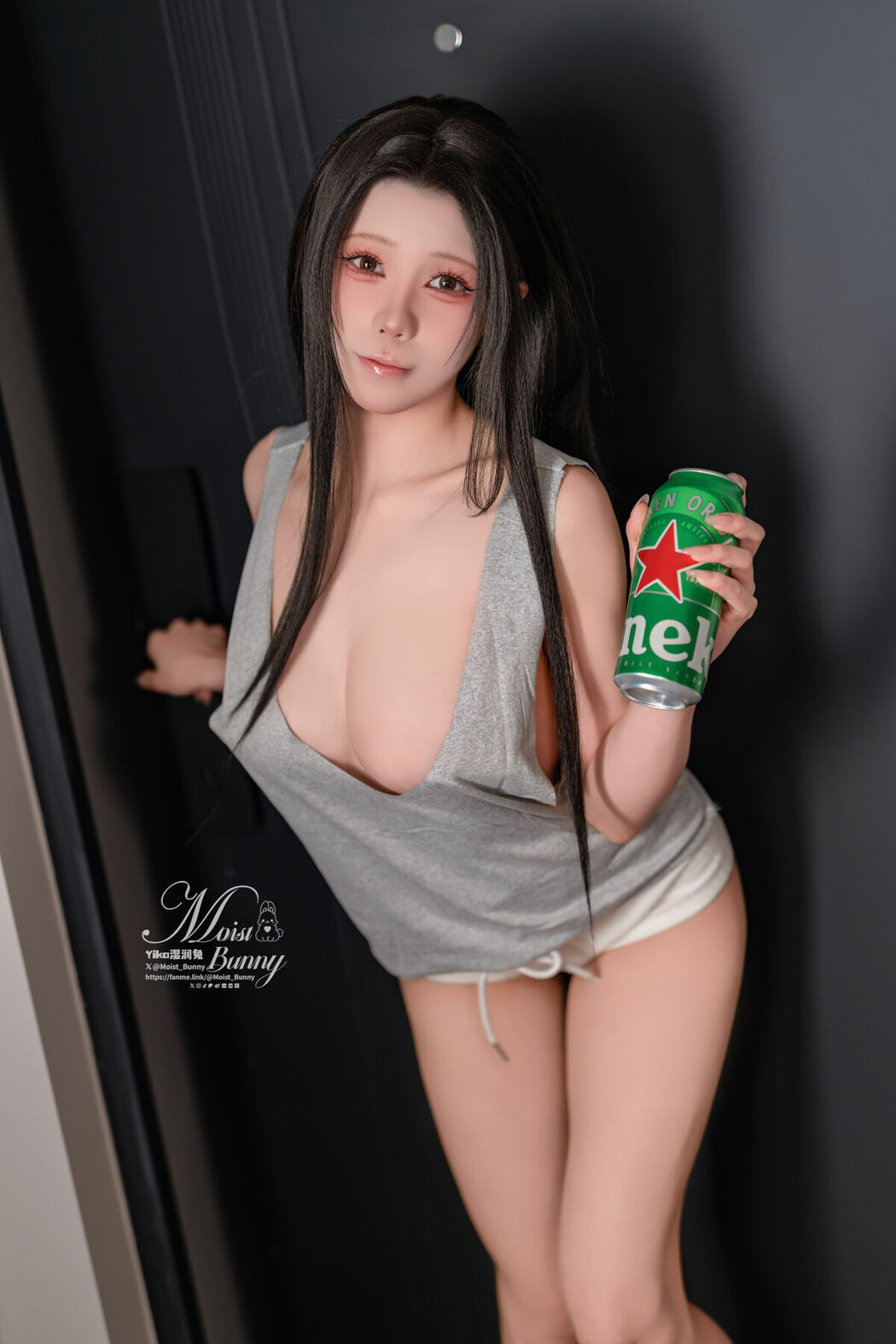 Coser@黏黏团子兔 – 12月作品 小酌怡情 Part01 (65P – 3V)
