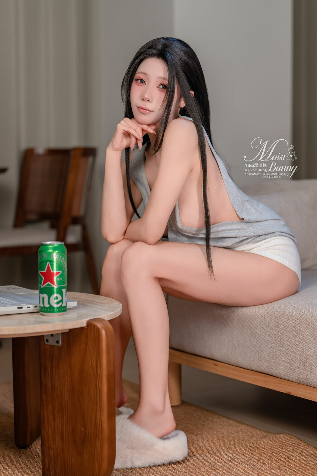 Coser@黏黏团子兔 – 12月作品 小酌怡情 Part01 (65P – 3V)