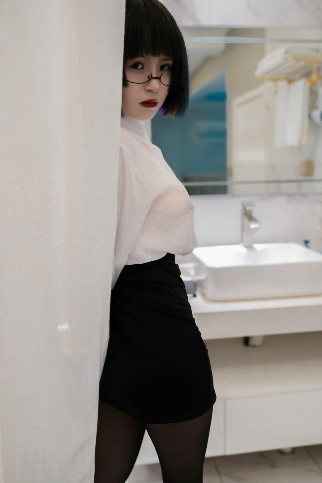 Coser@晕崽Zz – 迷情小秘 (44P)