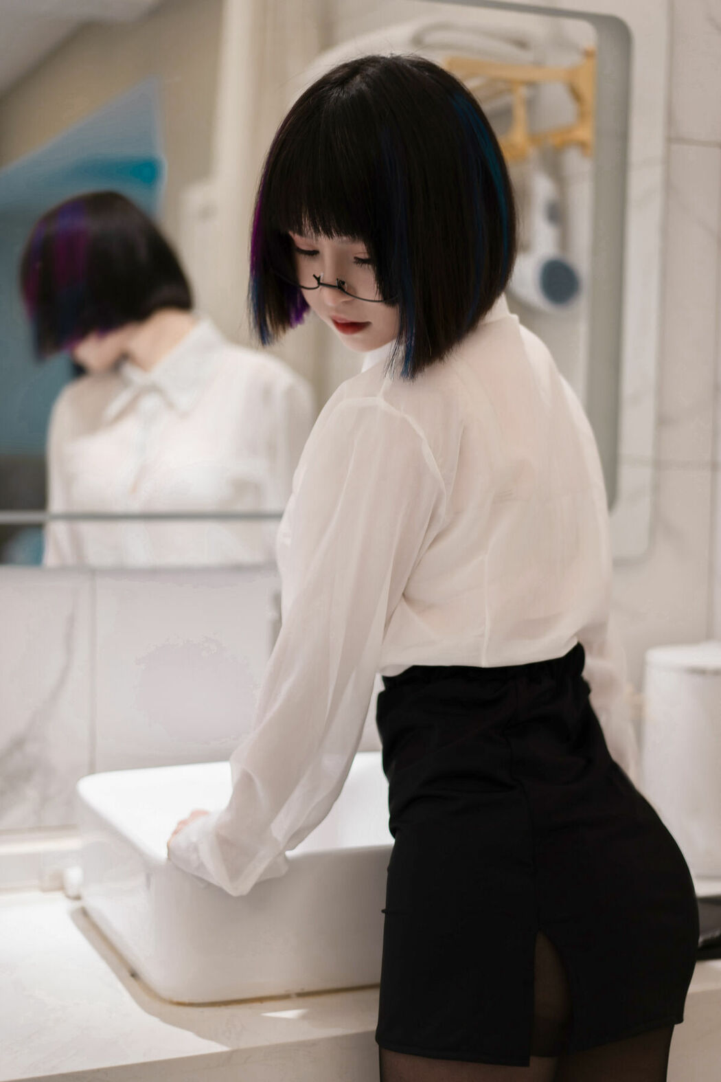 Coser@晕崽Zz – 迷情小秘 (44P)