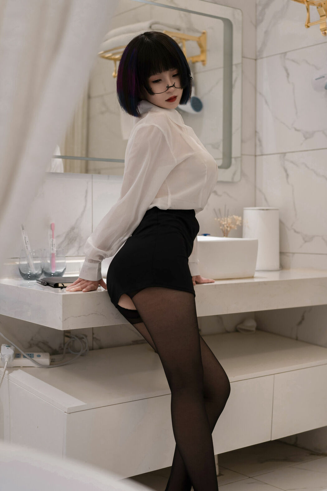 Coser@晕崽Zz – 迷情小秘 (44P)