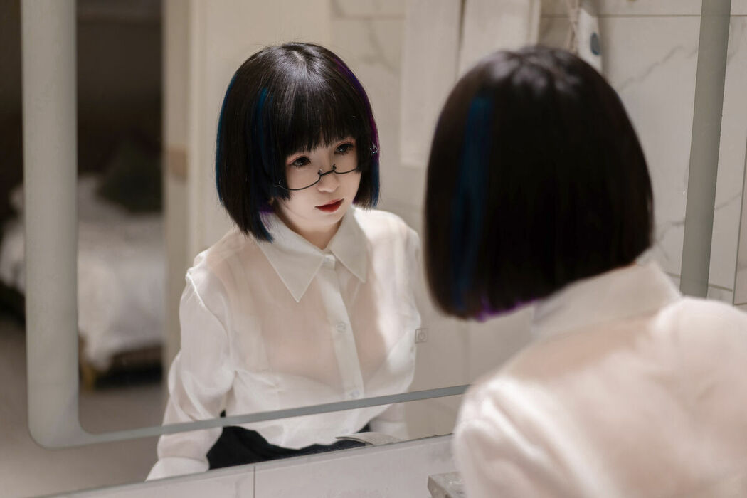 Coser@晕崽Zz – 迷情小秘 (44P)