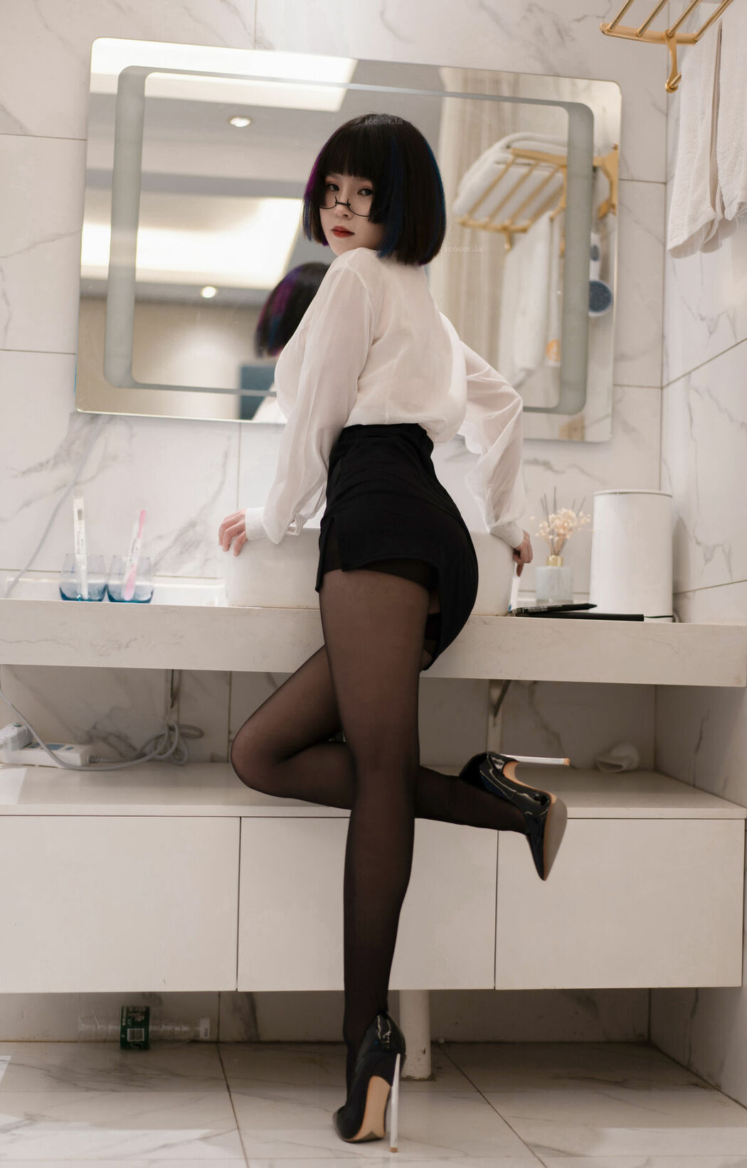 Coser@晕崽Zz – 迷情小秘 (44P)