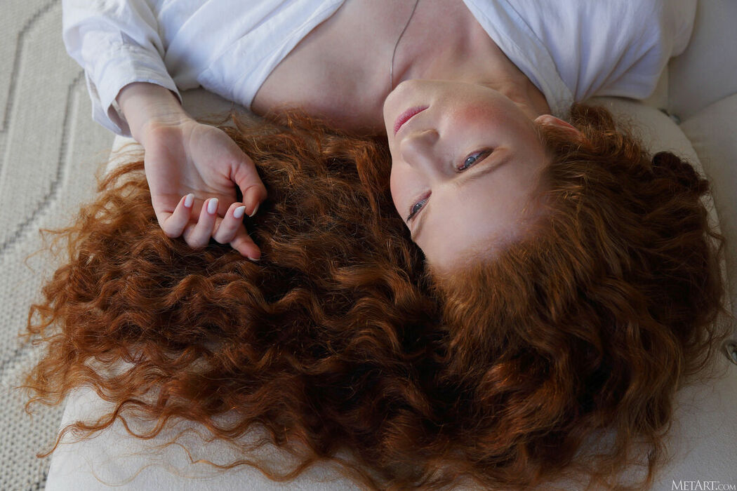 MetArt Foxy Sofilie – Crimson Contrast Part01 (61P)