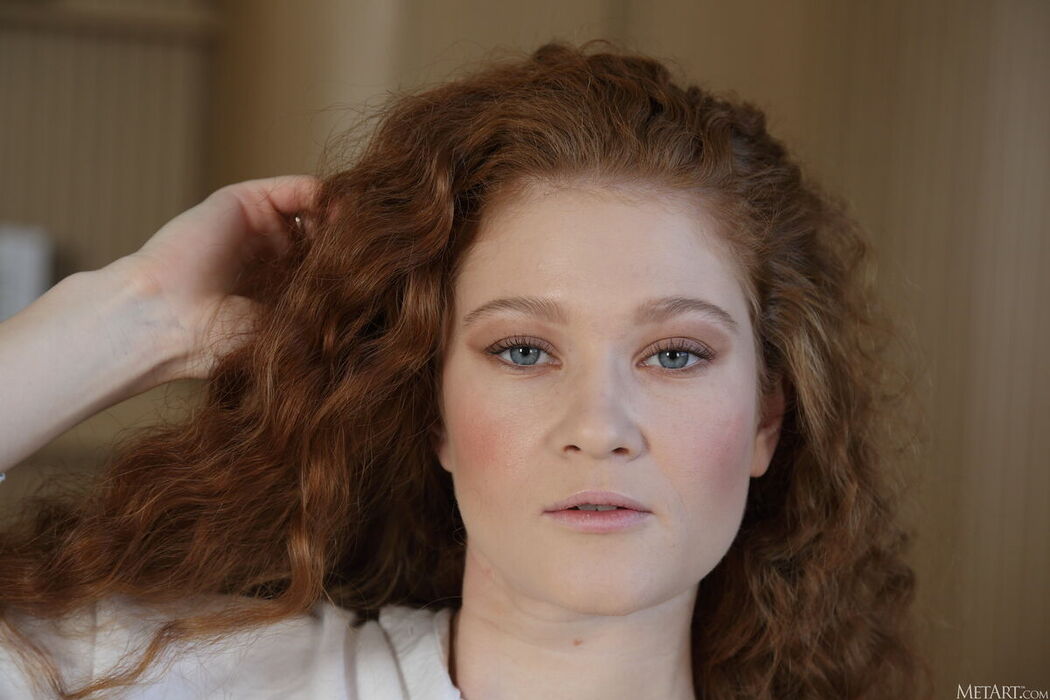 MetArt Foxy Sofilie – Crimson Contrast Part01 (61P)